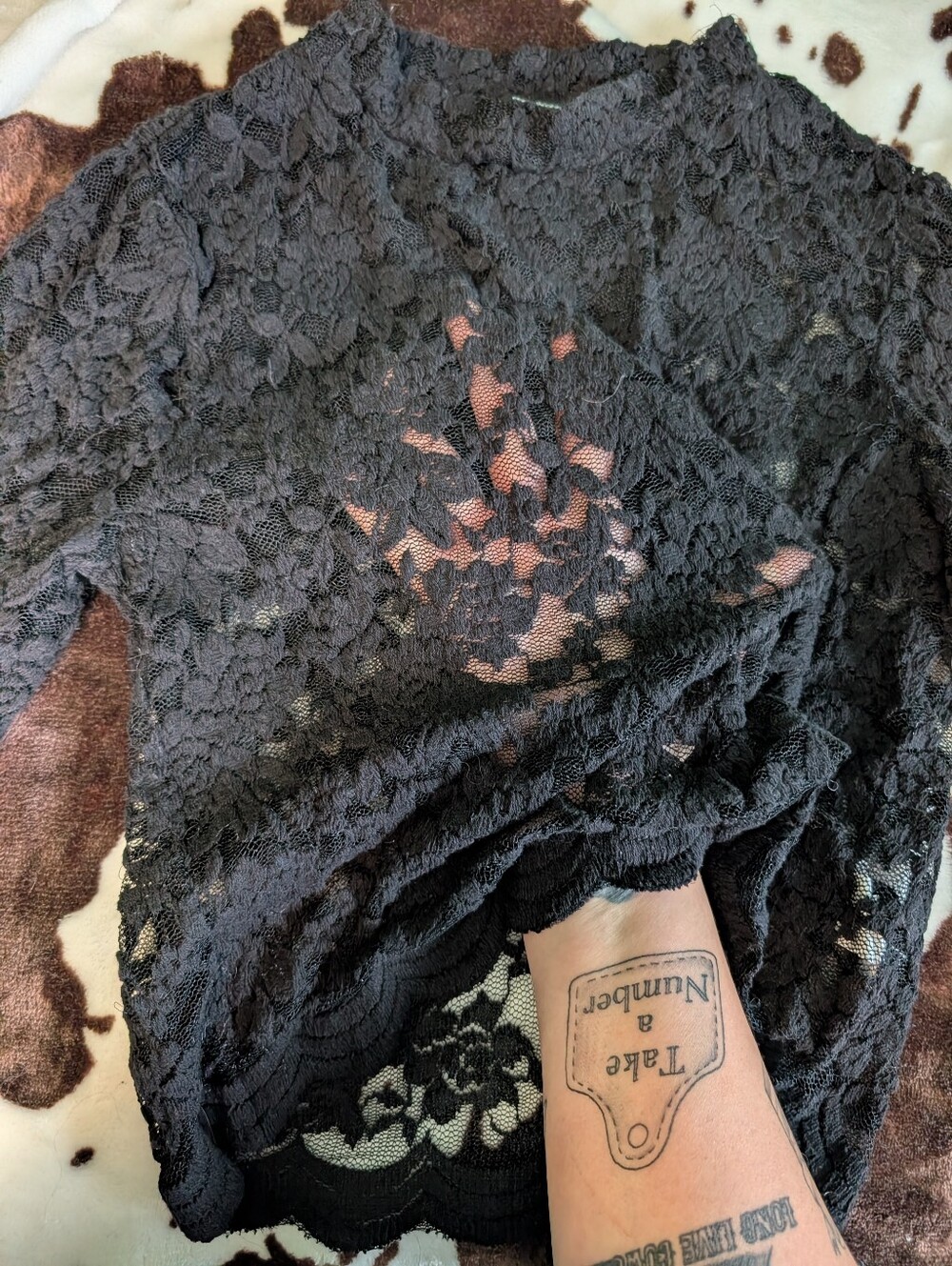 Black Floral Lace Long-Sleeve Top!! - Picture 3 of 4